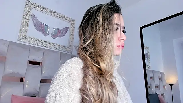 Snapshot of Lola_Blondie chatting on 11/24/25, 12:27 Lola Blondie online show from 11/24/25, 12:27