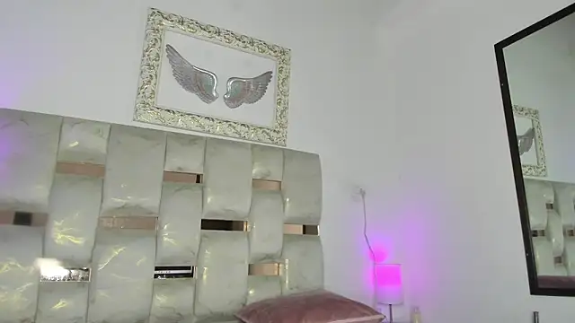 Snapshot of Lola_Blondie chatting on 12/01/25, 12:21 Lola Blondie online show from 12/01/25, 12:21