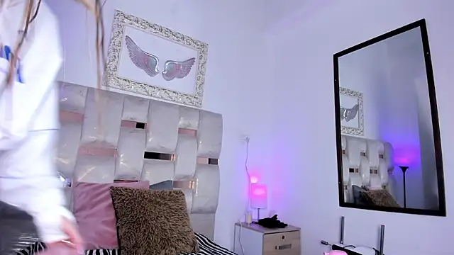 Snapshot of Lola_Blondie chatting on 12/02/25, 12:21 Lola Blondie online show from 12/02/25, 12:21