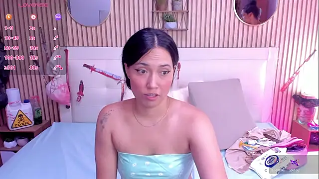  LiilyWong online show from 10/23/25, 03:22