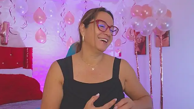 Snapshot of weet_Evans___ chatting on 11/14/25, 04:11 weet Evans online show from 11/14/25, 04:11