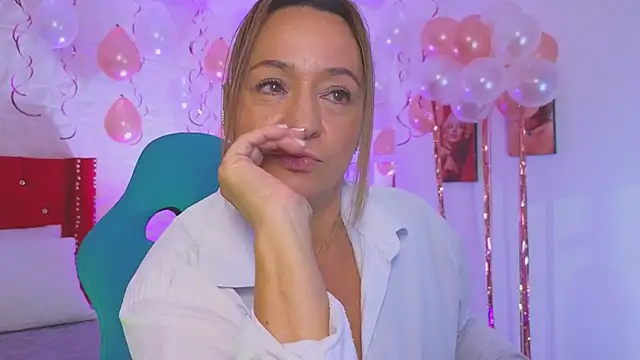 Snapshot of weet_Evans___ chatting on 11/15/25, 02:53 weet Evans online show from 11/15/25, 02:53