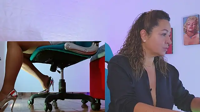 Snapshot of weet_Evans___ chatting on 11/21/25, 03:05 weet Evans online show from 11/21/25, 03:05