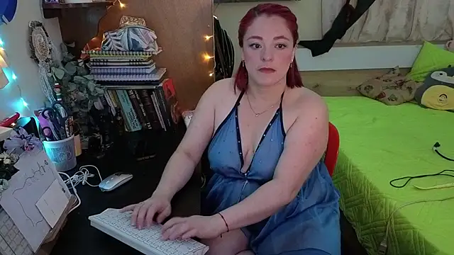 Snapshot of ValkaBlue chatting on 11/29/25, 03:42 ValkaBlue online show from 11/29/25, 03:42