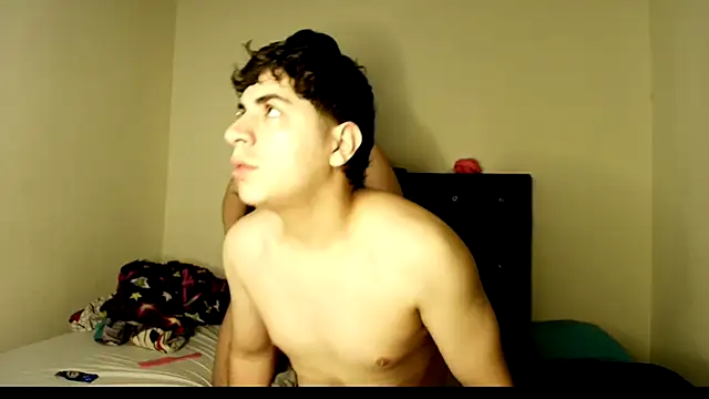 Snapshot of Kymberlyandlucas2 chatting on 09/20/25, 11:33 Kymberlyandlucas2 online show from 09/20/25, 11:33