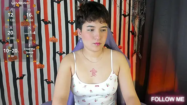 Snapshot of emma_cute7 chatting on 10/31/25, 02:01 emma cute7 online show from 10/31/25, 02:01