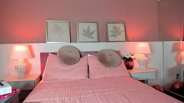 Emma  1 online show from 09/30/25, 03:44