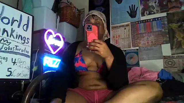 Snapshot of GardeniaFields chatting on 09/21/25, 07:54 GardeniaFields online show from 09/21/25, 07:54