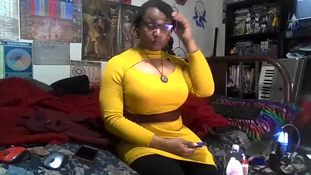 Snapshot of GardeniaFields chatting on 11/12/25, 02:12 GardeniaFields online show from 11/12/25, 02:12