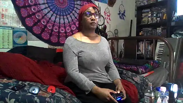 Snapshot of GardeniaFields chatting on 11/13/25, 06:34 GardeniaFields online show from 11/13/25, 06:34