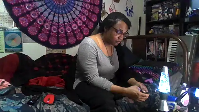 Snapshot of GardeniaFields chatting on 11/15/25, 06:55 GardeniaFields online show from 11/15/25, 06:55