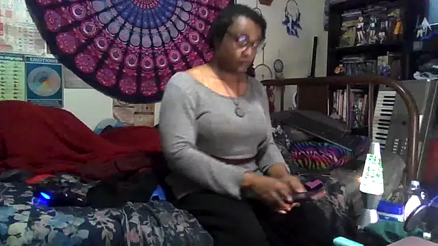 Snapshot of GardeniaFields chatting on 11/16/25, 06:52 GardeniaFields online show from 11/16/25, 06:52