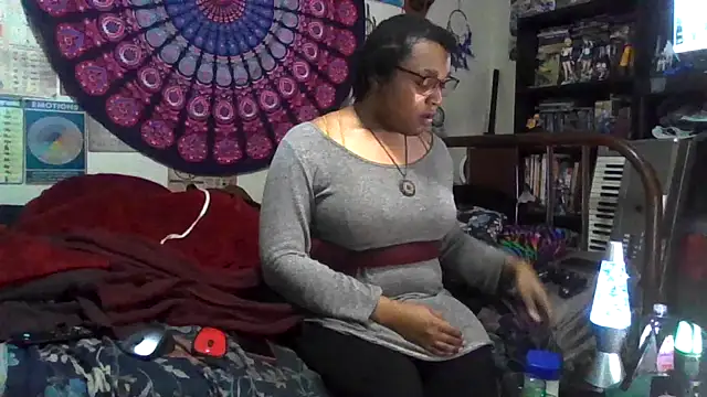 Snapshot of GardeniaFields chatting on 11/17/25, 12:27 GardeniaFields online show from 11/17/25, 12:27