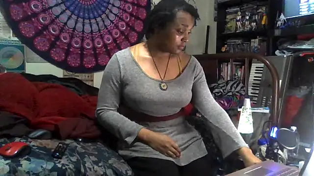 Snapshot of GardeniaFields chatting on 11/18/25, 05:12 GardeniaFields online show from 11/18/25, 05:12