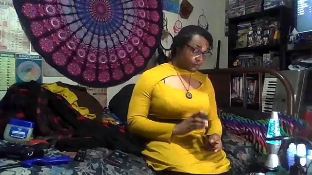 Snapshot of GardeniaFields chatting on 11/24/25, 12:32 GardeniaFields online show from 11/24/25, 12:32