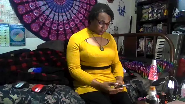 Snapshot of GardeniaFields chatting on 11/26/25, 01:39 GardeniaFields online show from 11/26/25, 01:39