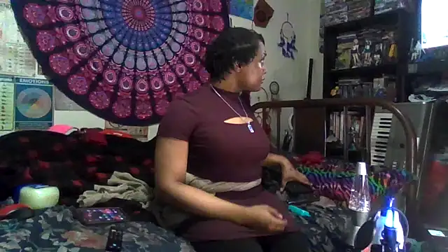 Snapshot of GardeniaFields chatting on 11/28/25, 05:43 GardeniaFields online show from 11/28/25, 05:43