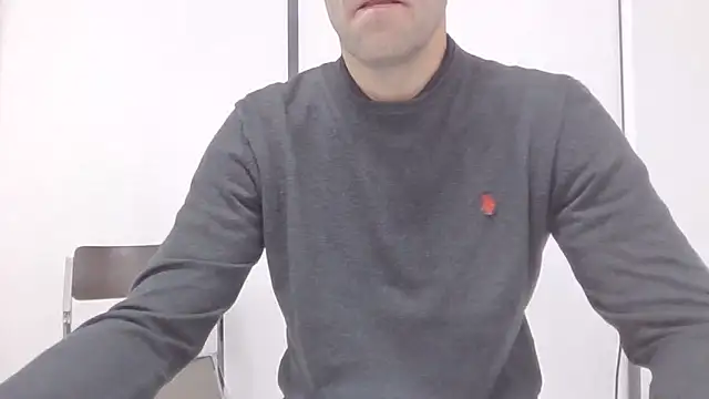 Snapshot of Simon_76 chatting on 09/30/25, 01:05 Simon 76 online show from 09/30/25, 01:05