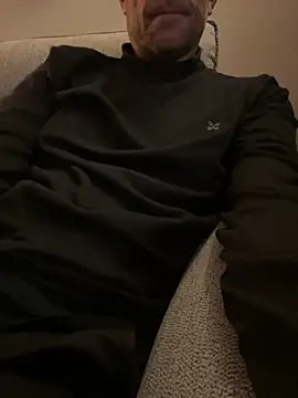 Snapshot of Simon_76 chatting on 10/15/25, 08:31 Simon 76 online show from 10/15/25, 08:31