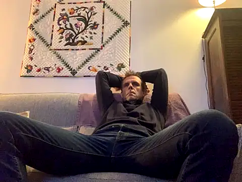 Snapshot of Simon_76 chatting on 10/19/25, 07:58 Simon 76 online show from 10/19/25, 07:58