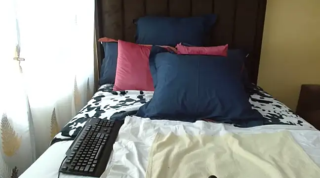 Snapshot of SexyShybarbie chatting on 03/15/25, 01:29 SexyShybarbie online show from 03/15/25, 01:29