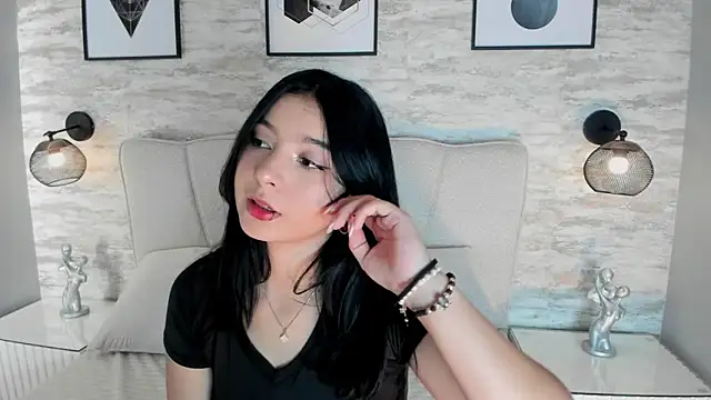 Snapshot of kanna_02 chatting on 11/27/25, 12:18 kanna 02 online show from 11/27/25, 12:18