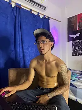 Snapshot of Zayn_kane chatting on 12/19/25, 01:01 Zayn kane online show from 12/19/25, 01:01