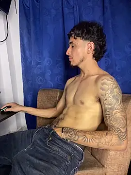 Snapshot of Zayn_kane chatting on 02/14/26, 01:02 Zayn kane online show from 02/14/26, 01:02