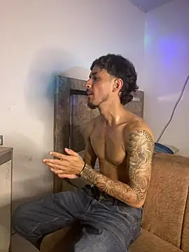 Snapshot of Zayn_kane chatting on 02/24/26, 01:36 Zayn kane online show from 02/24/26, 01:36