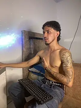 Snapshot of Zayn_kane chatting on 02/25/26, 04:33 Zayn kane online show from 02/25/26, 04:33