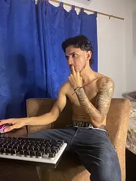 Snapshot of Zayn_kane chatting on 03/05/26, 01:01 Zayn kane online show from 03/05/26, 01:01