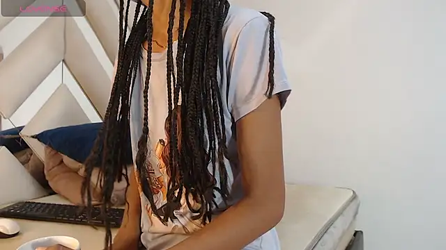 Snapshot of willow_smitt chatting on 02/11/26, 12:43 willow smitt online show from 02/11/26, 12:43