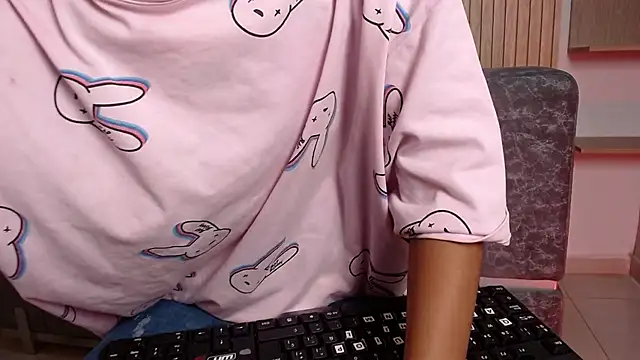 Snapshot of willow_smitt chatting on 03/05/26, 12:56 willow smitt online show from 03/05/26, 12:56