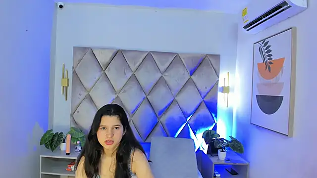 Snapshot of lucianasmith_ chatting on 03/15/25, 12:02 lucianasmith online show from 03/15/25, 12:02