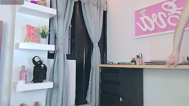 Snapshot of eva_sin18 chatting on 11/20/25, 11:15 eva sin18 online show from 11/20/25, 11:15