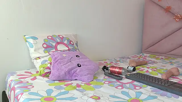 Snapshot of eva_sin18 chatting on 11/27/25, 02:13 eva sin18 online show from 11/27/25, 02:13