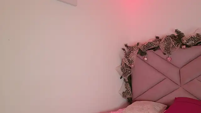 Snapshot of eva_sin18 chatting on 12/17/25, 11:44 eva sin18 online show from 12/17/25, 11:44