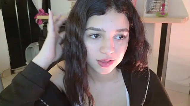 Snapshot of eva_sin18 chatting on 06/08/26, 01:28 eva sin18 online show from 06/08/26, 01:28