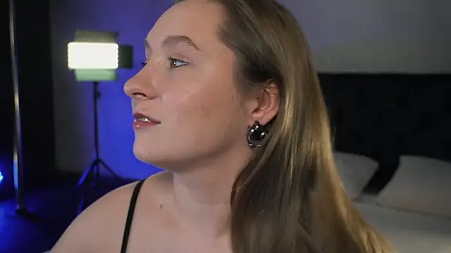 Snapshot of saint_trisha chatting on 03/21/26, 08:23 saint trisha online show from 03/21/26, 08:23