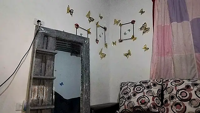 Snapshot of Milu_curly chatting on 09/20/25, 05:19 Milu curly online show from 09/20/25, 05:19