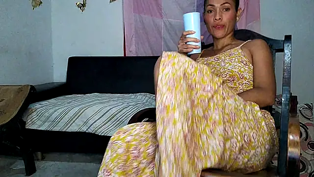 Snapshot of Milu_curly chatting on 10/19/25, 05:41 Milu curly online show from 10/19/25, 05:41