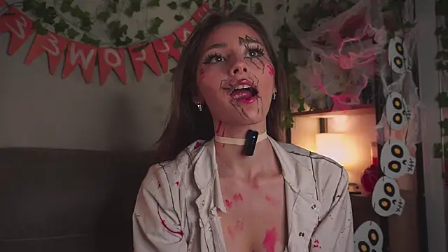 Snapshot of EditaBails chatting on 10/31/25, 06:31 EditaBails online show from 10/31/25, 06:31