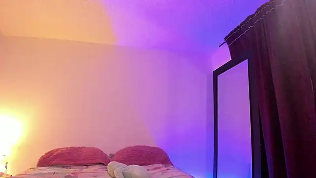 Snapshot of Alessamoth chatting on 11/26/25, 11:28 Alessamoth online show from 11/26/25, 11:28