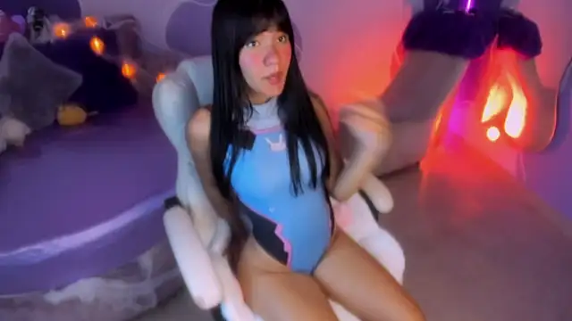 auroracute02 online show from 10/17/25, 01:03