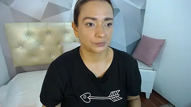 Snapshot of Milf-Prettyboobs chatting on 10/27/25, 11:14 Milf-Prettyboobs online show from 10/27/25, 11:14