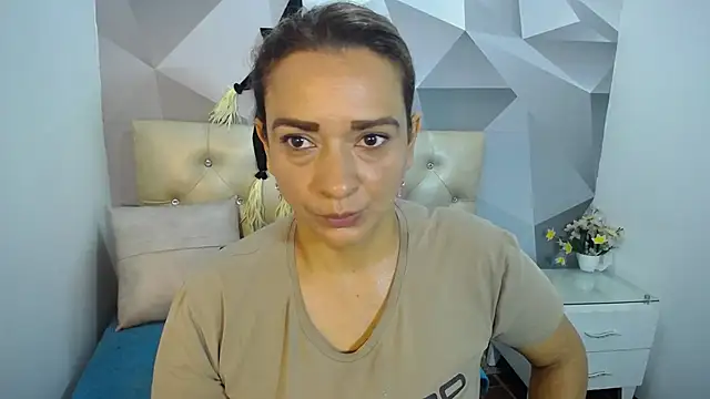 Snapshot of Milf-Prettyboobs chatting on 10/30/25, 11:00 Milf-Prettyboobs online show from 10/30/25, 11:00