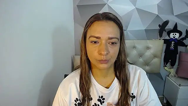 Snapshot of Milf-Prettyboobs chatting on 10/31/25, 11:00 Milf-Prettyboobs online show from 10/31/25, 11:00