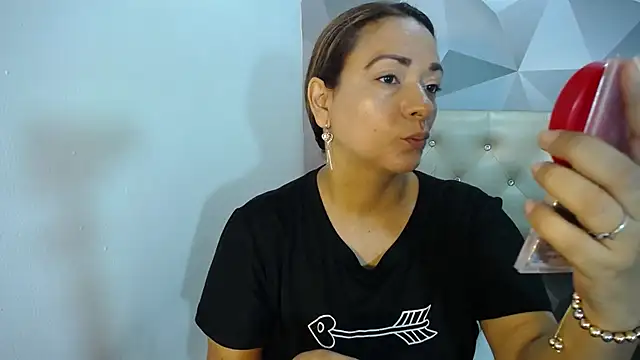 Snapshot of Milf-Prettyboobs chatting on 11/05/25, 11:10 Milf-Prettyboobs online show from 11/05/25, 11:10