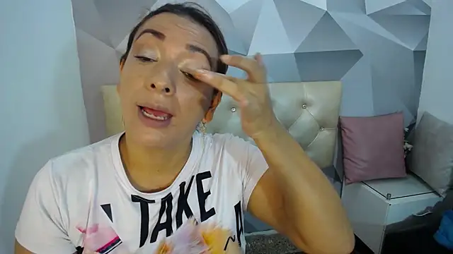 Snapshot of Milf-Prettyboobs chatting on 11/17/25, 10:43 Milf-Prettyboobs online show from 11/17/25, 10:43