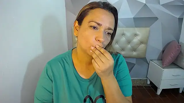 Snapshot of Milf-Prettyboobs chatting on 11/30/25, 10:41 Milf-Prettyboobs online show from 11/30/25, 10:41